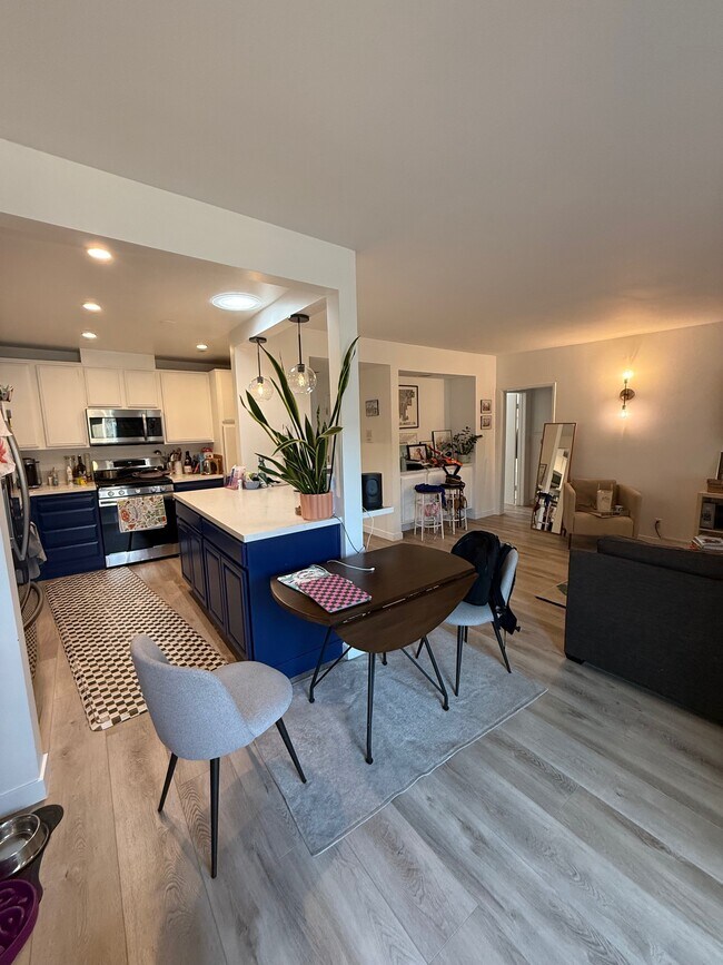 740 N Orlando in West Hollywood, CA - Foto de edificio - Building Photo