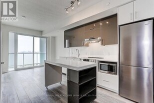 188 Fairview Mall Dr in Toronto, ON - Building Photo