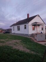 919 School St in Clairton, PA - Building Photo