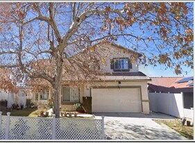 36453 Rodeo St in Palmdale, CA - Building Photo