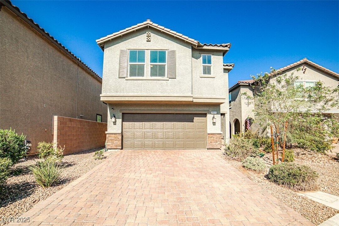 9605 Eamont River St in Las Vegas, NV - Foto de edificio