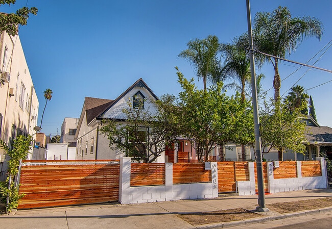 566 N St Louis St, Unit 566