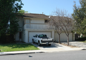 2629-2635 Calle Abedul Apartments