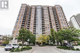 55 Strathaven Dr in Mississauga, ON - Building Photo