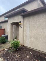 669 Mission De Oro Dr in Redding, CA - Building Photo