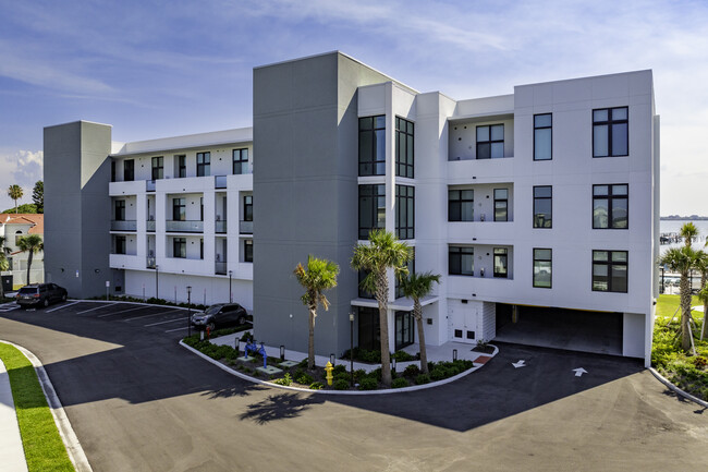 Harbor Island Beach Club in Melbourne Beach, FL - Foto de edificio - Building Photo