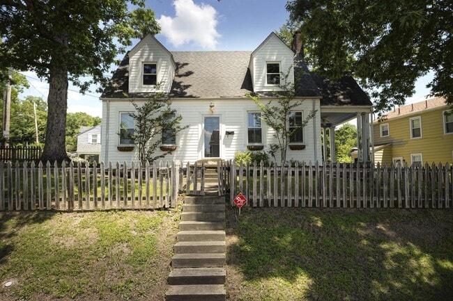 property at 1104 Summit Dr