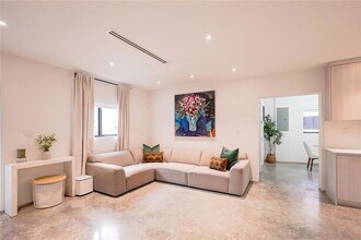 1747 NW 31st St in Miami, FL - Building Photo - Building Photo