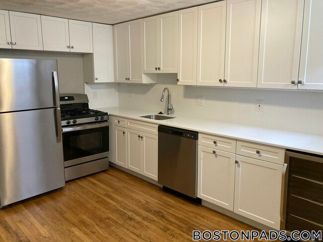 7 Medford St, Unit 1 in Chelsea, MA - Building Photo - Building Photo