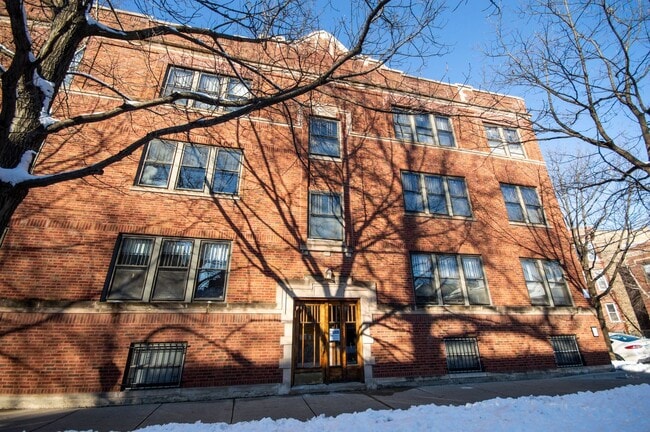 property at 1336 W Waveland Ave