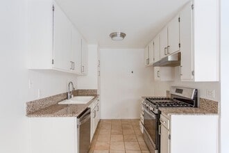 17204 Chatsworth St in Los Angeles, CA - Building Photo - Building Photo