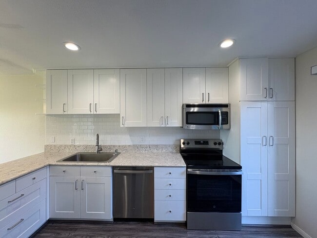 1948 Misty Cir in Encinitas, CA - Building Photo - Building Photo