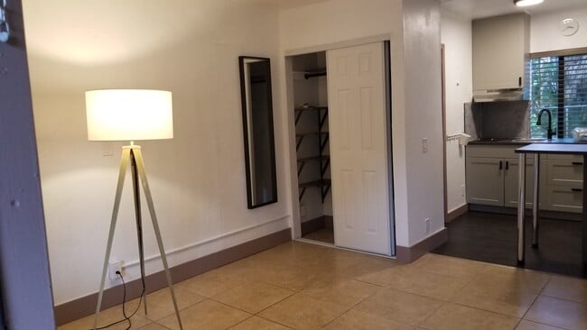 1952 Madison St, Unit Madison Studio in Hollywood, FL - Building Photo - Building Photo