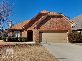 1007 Riviera Dr in Calera, AL - Building Photo