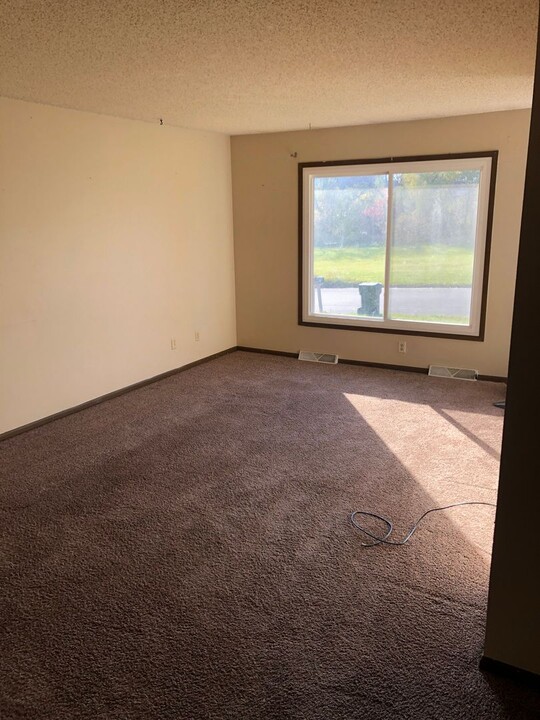 1139-1139 Oleson Rd in Waterloo, IA - Building Photo