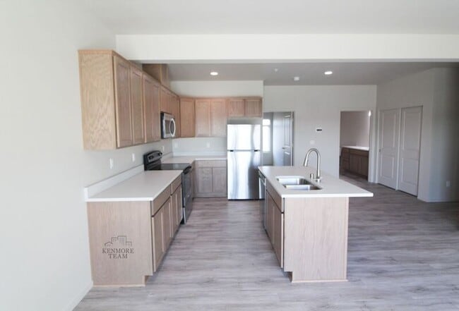 property at 1200 N 8th Ave