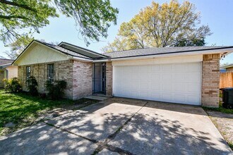 11823 Hallowing Point Rd in Houston, TX - Building Photo - Building Photo