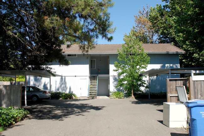 820 Carlita in Rohnert Park, CA - Building Photo - Building Photo