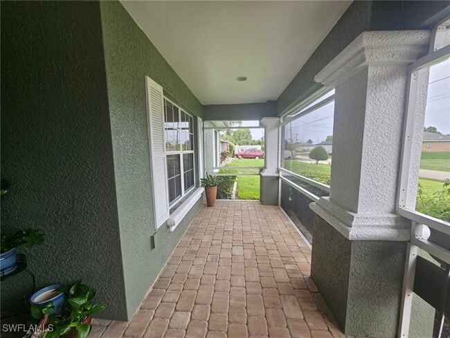 5307 3rd St W in Lehigh Acres, FL - Foto de edificio - Building Photo