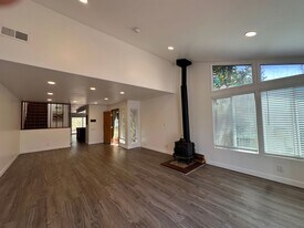 220 21st St in Huntington Beach, CA - Building Photo