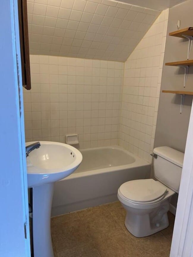 2730 6th Ave in Altoona, PA - Building Photo - Building Photo