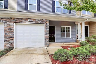 7107 Adare Mews Rd in Charlotte, NC - Building Photo - Building Photo