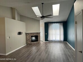 410 Jax Estates Dr N in Jacksonville, FL - Building Photo - Building Photo