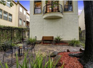 1826 Portsmouth St in Houston, TX - Building Photo - Building Photo
