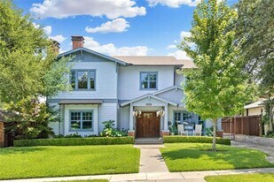 6842 Merrilee Ln in Dallas, TX - Building Photo