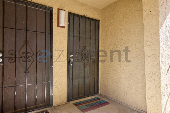 1010 W MacArthur Blvd, Unit 47 in Santa Ana, CA - Building Photo - Building Photo