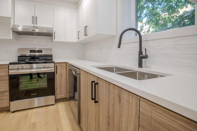 244 Rue Notre-Dame-de-l'île in Gatineau, QC - Building Photo - Building Photo