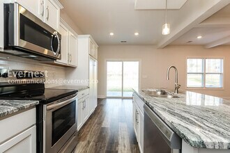 637 Battery Ct in Clarksville, TN - Foto de edificio - Building Photo