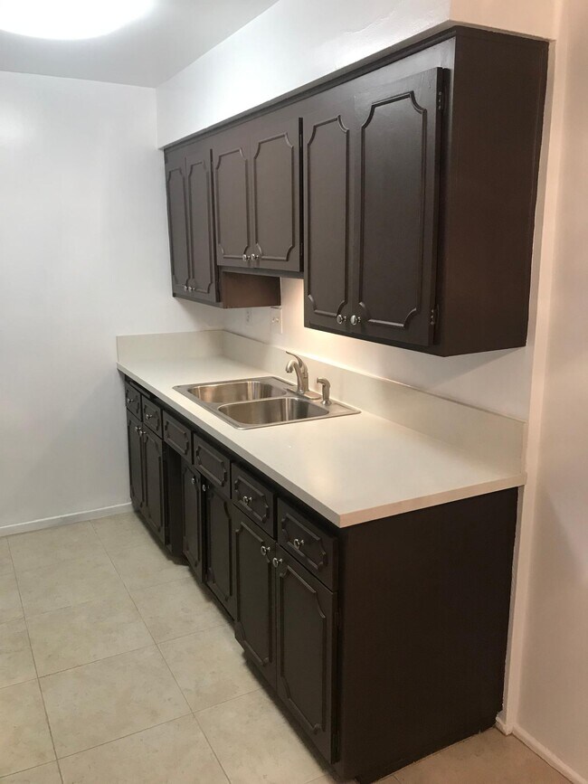 335 Cedar Ave in Long Beach, CA - Building Photo - Building Photo