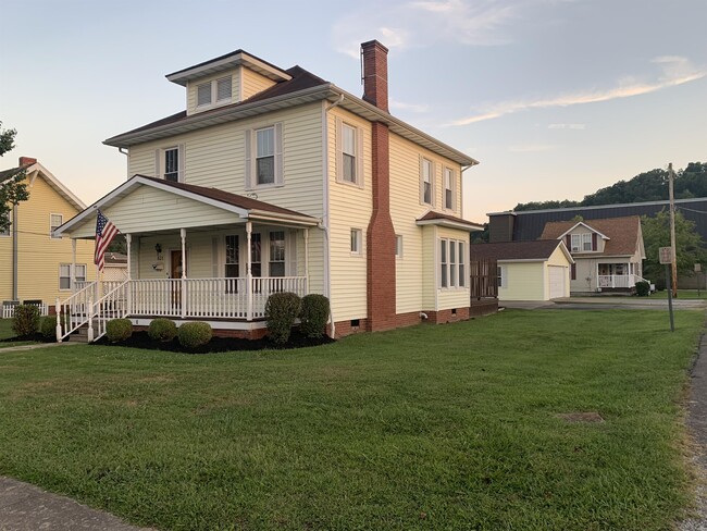 831 Barbara St in Barboursville, WV - Building Photo - Building Photo