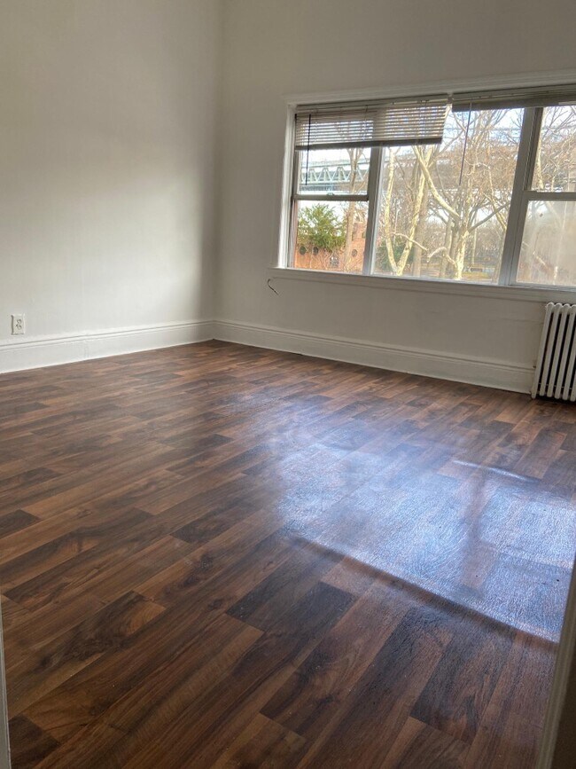 19-02 Astoria Park S-Unit -3 in Queens, NY - Building Photo - Building Photo