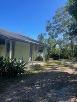 37921 Tlc Ln, Unit C in Dade City, FL - Building Photo