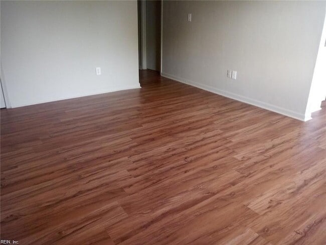 7731 Diven St, Unit D in Norfolk, VA - Foto de edificio - Building Photo