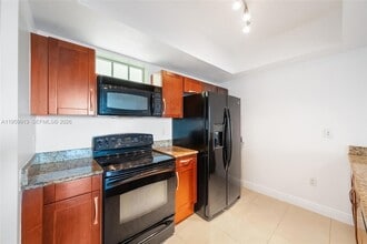 7280 SW 90th St, Unit 605 in Miami, FL - Building Photo - Building Photo