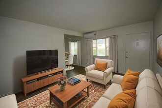11054 Otsego St in Los Angeles, CA - Building Photo - Building Photo