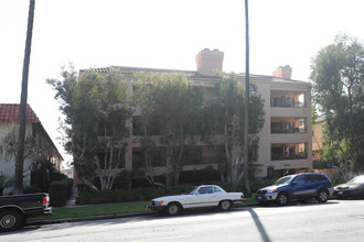 12340 Montana Ave in Los Angeles, CA - Foto de edificio - Building Photo