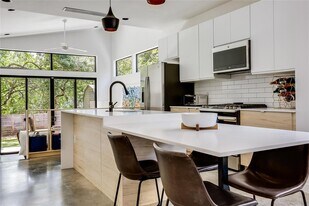 2709 E 14th St in Austin, TX - Building Photo