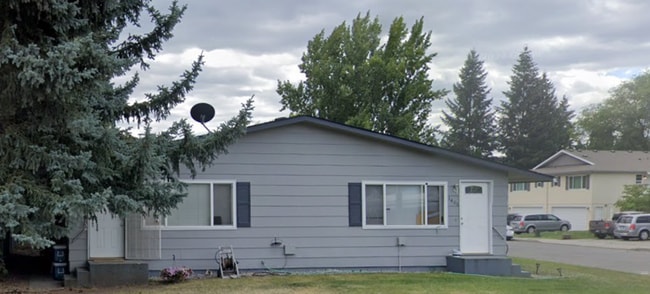 property at 1402 E Randle Ave