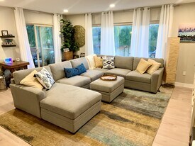 6824 Hyde Park Dr, Unit E in San Diego, CA - Building Photo