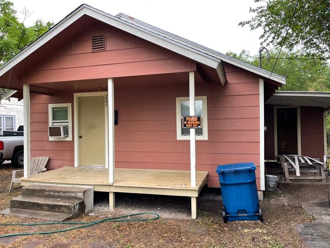 224 Hugh St in Sinton, TX - Building Photo - Building Photo