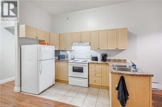 150 Colborne St W in Brantford, ON - Building Photo - Building Photo