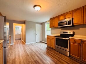 83 W Grove St in Middleboro, MA - Building Photo - Building Photo