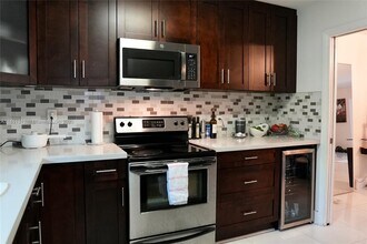 2213 NE 122nd St in North Miami, FL - Building Photo - Building Photo