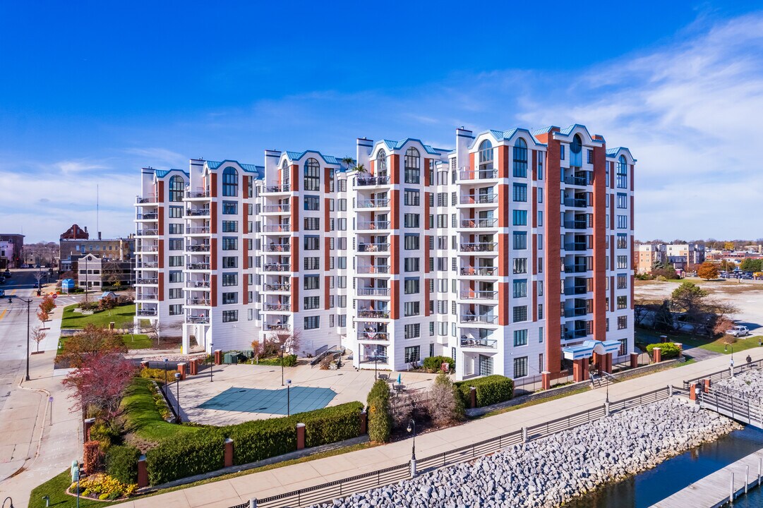 Lakeshore Towers in Racine, WI - Building Photo