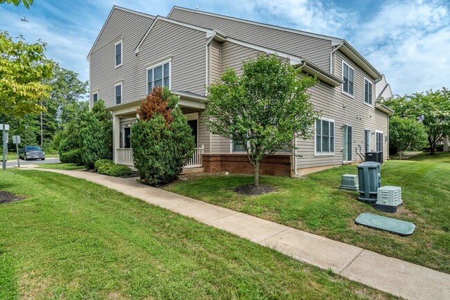 11247 Wortham Crest Cir in Manassas, VA - Foto de edificio - Building Photo