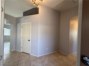 9333 Jumpin Juniper in Las Vegas, NV - Foto de edificio - Building Photo